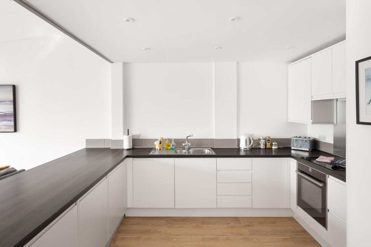Lancing Beach Apartment. Экстерьер фото