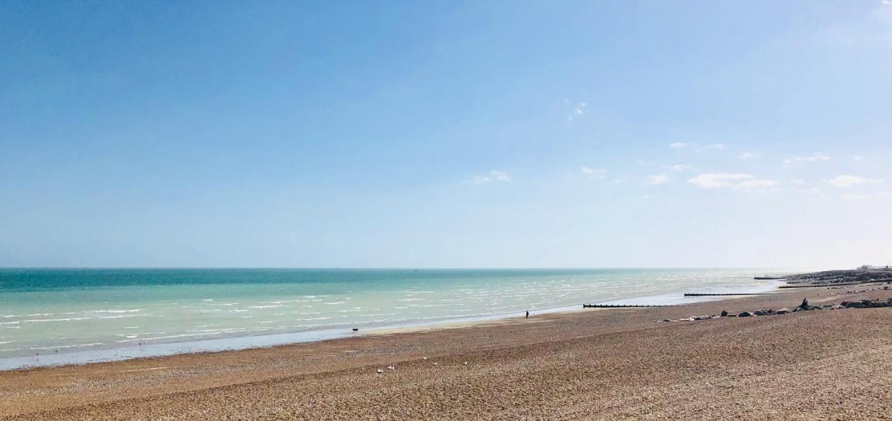 Lancing Beach Apartment. Экстерьер фото